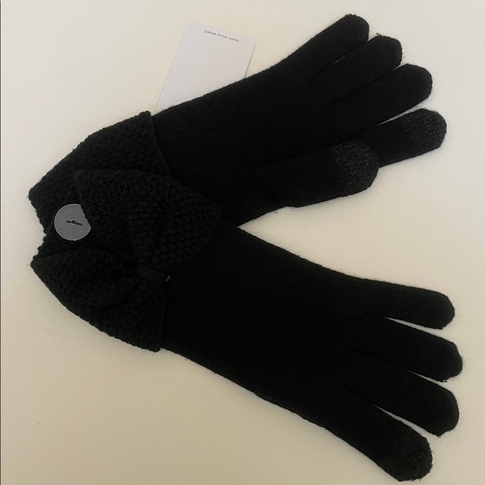 UGG TECH GLOVES NWT - image 2